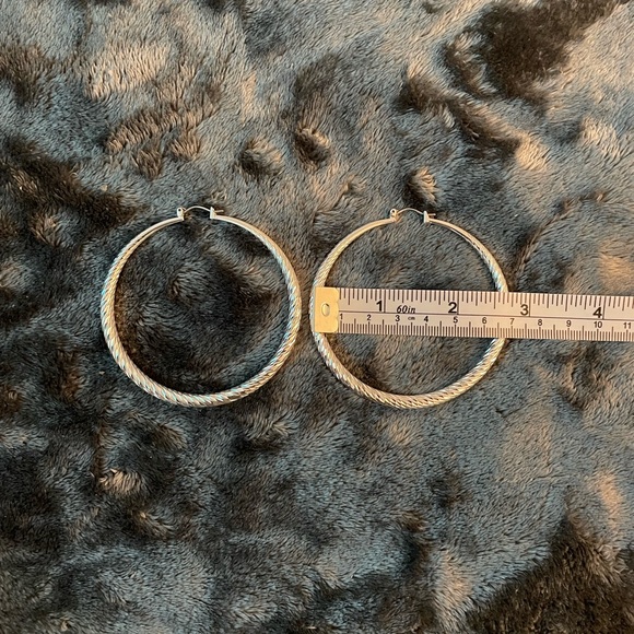 💚Minimalist Silver Hoops - Picture 2 of 3
